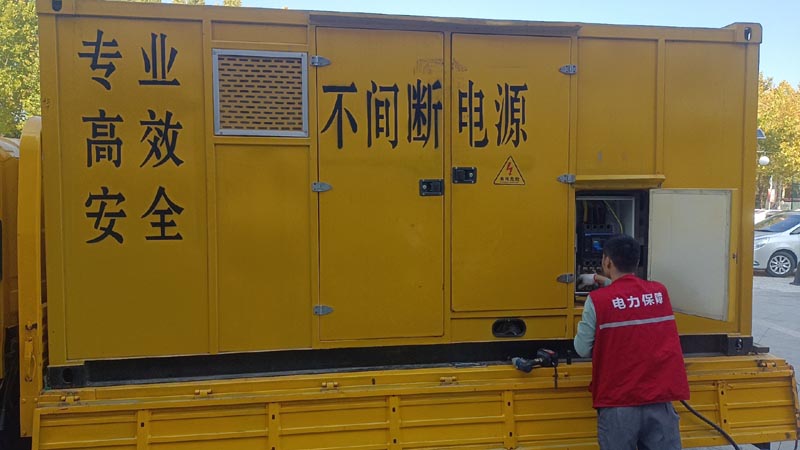 凤山柴油发电机组和UPS电源配合使用时，如何避免切换过程中的电力中断？